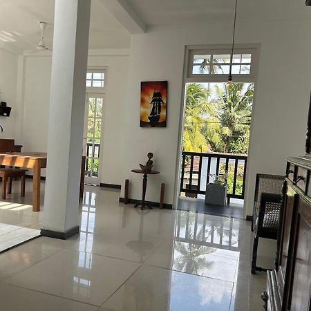 Ostello White House & Sea Food Restaurant Hikkaduwa Esterno foto