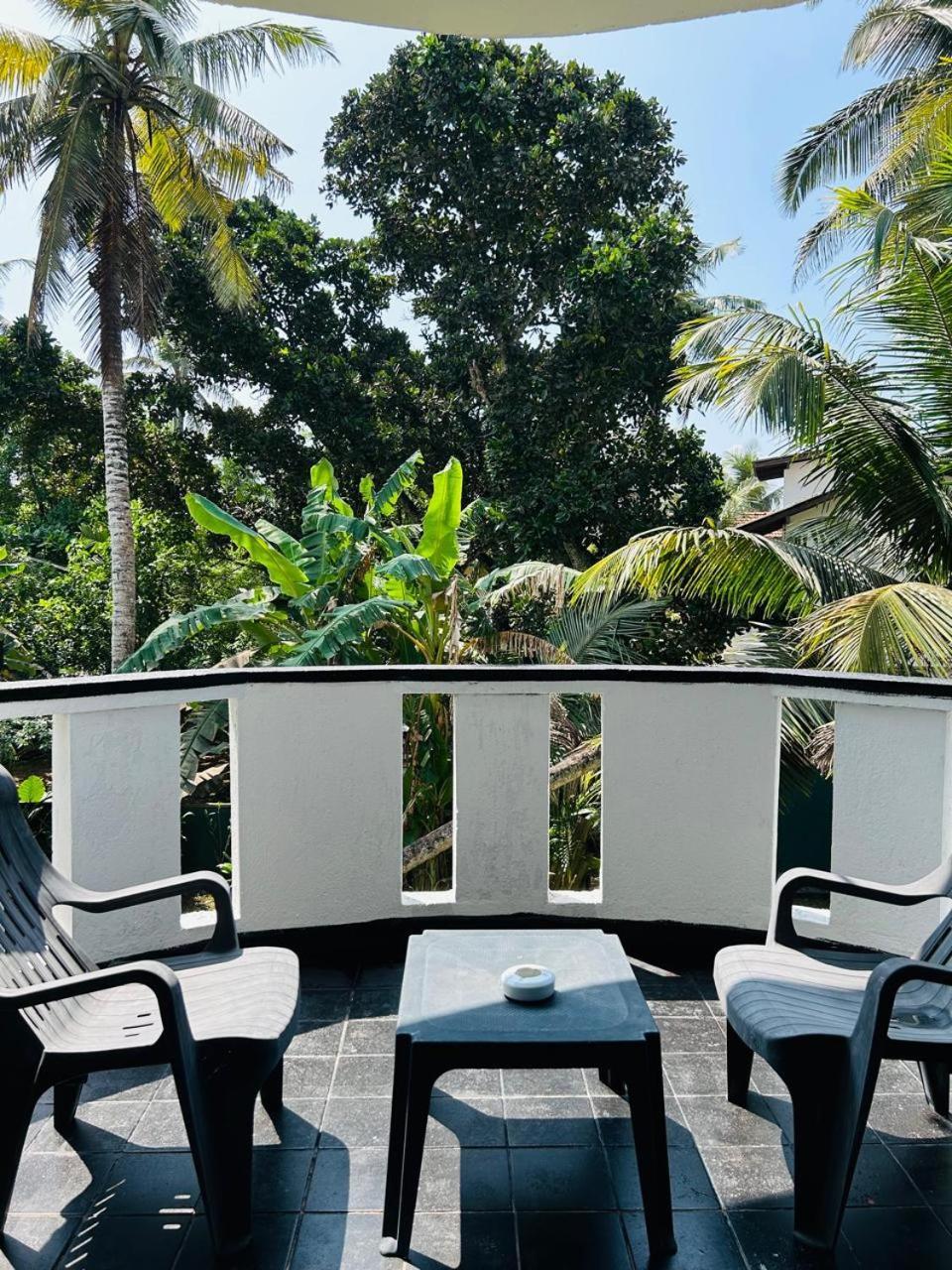 Ostello White House & Sea Food Restaurant Hikkaduwa Esterno foto