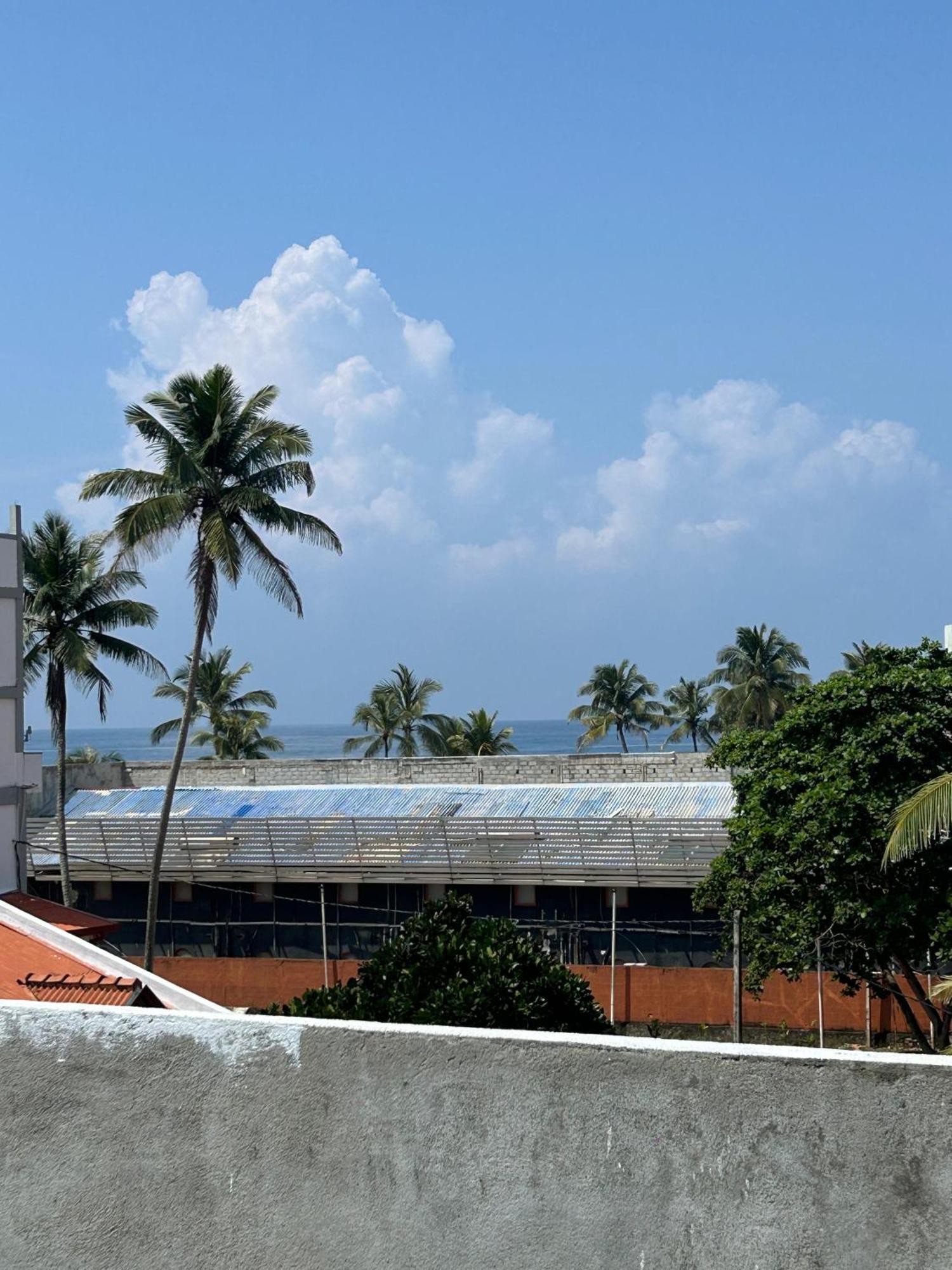 Ostello White House & Sea Food Restaurant Hikkaduwa Esterno foto